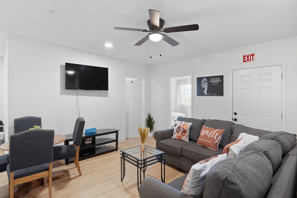 Cozy Paradise Hills Retreat 2 Bedroom Home