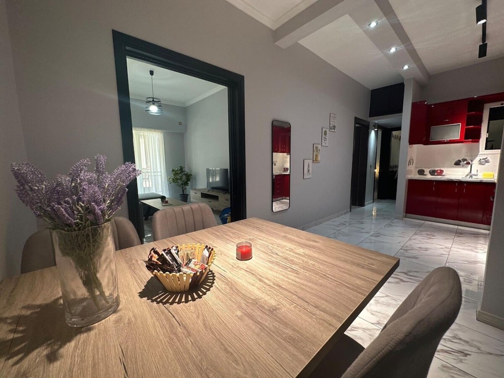 Red Roses Apartment - At083