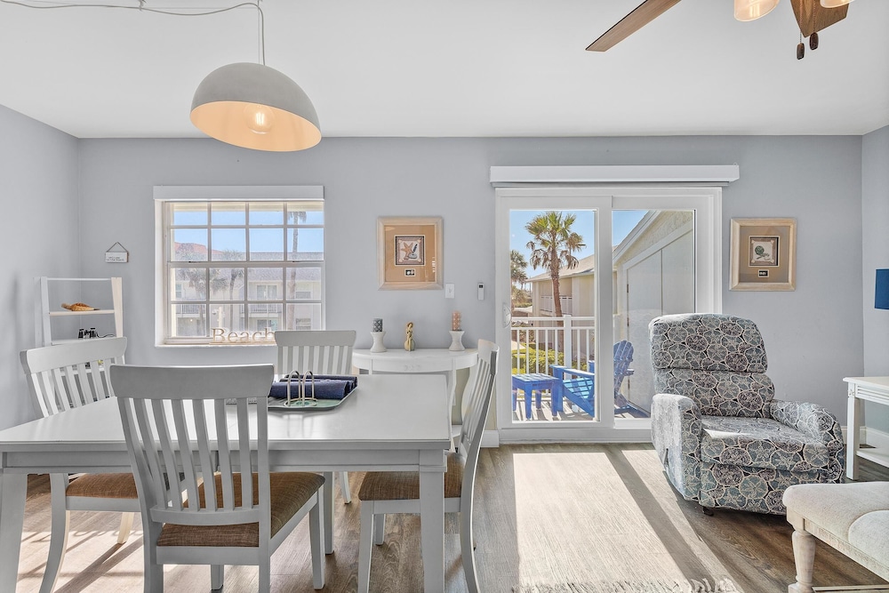 Colony Beach Club 237