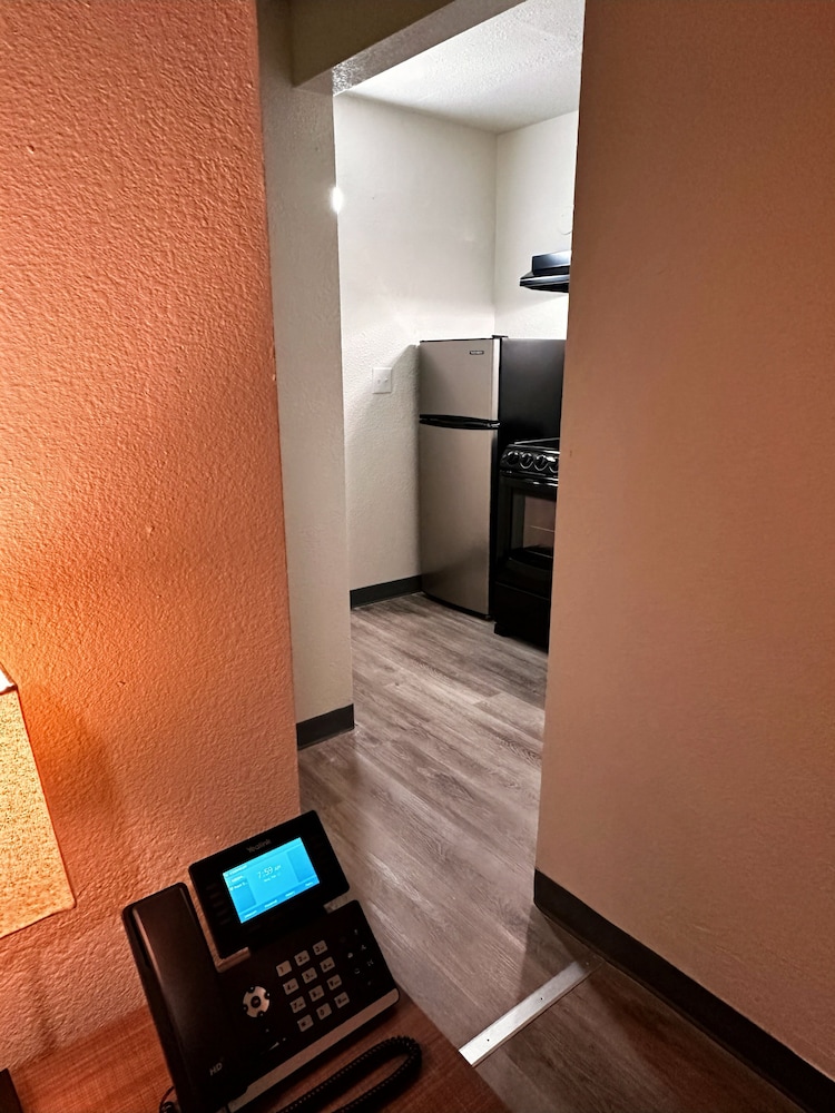 Studio City Suites, A Travelodge By Wyndham