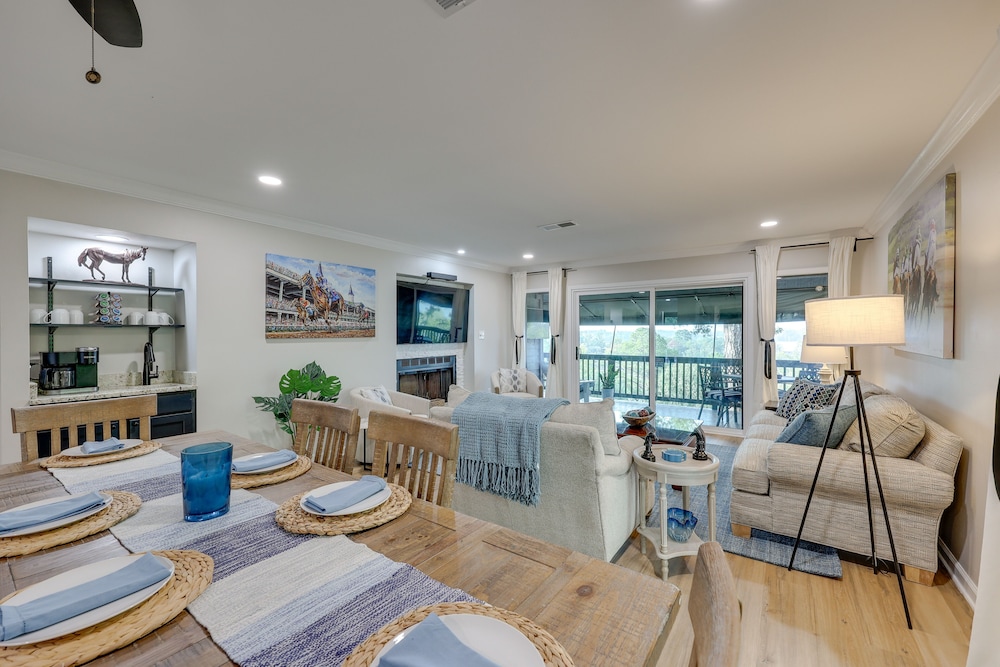 Updated Hot Springs Condo w/ Lakefront Balcony! view 4