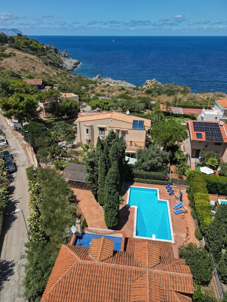 VFH Villa Cala del Cuore with pool