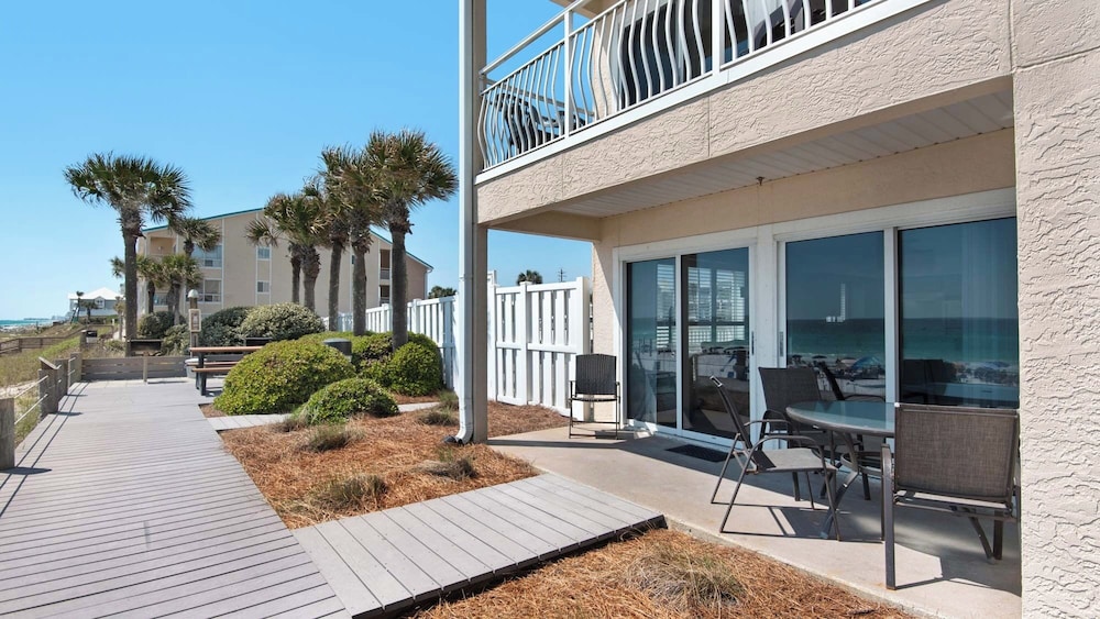 Crystal Sands 112b: Beachfront Condo With Front-row Gulf Views