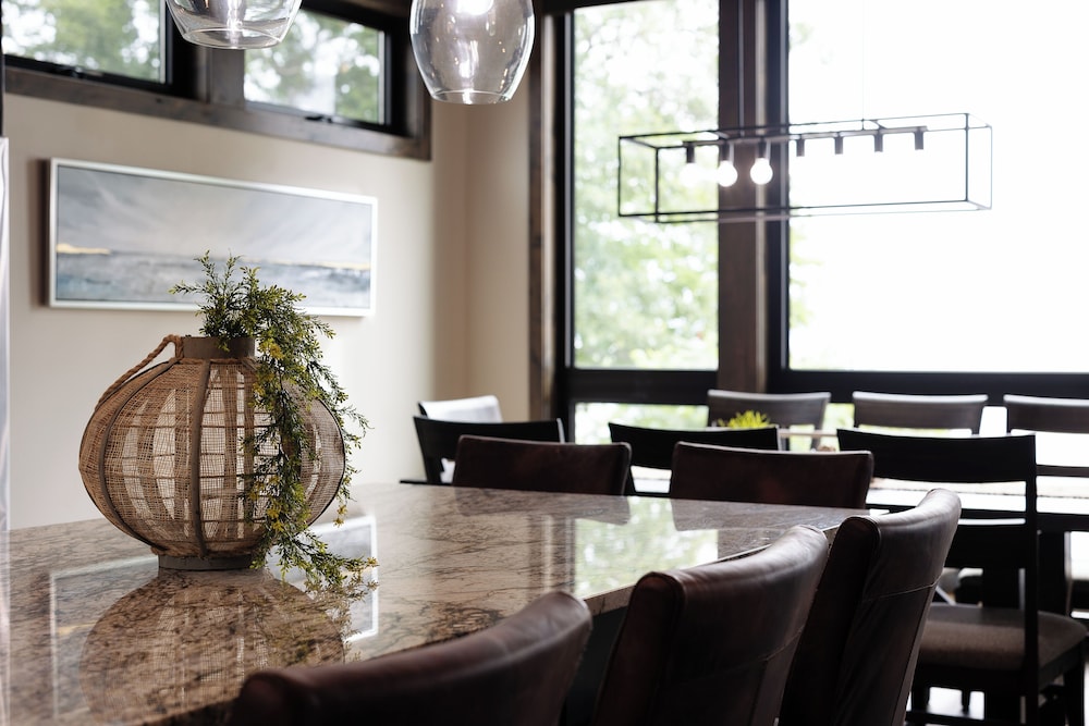 Quarterdeck Resort & Restaurant