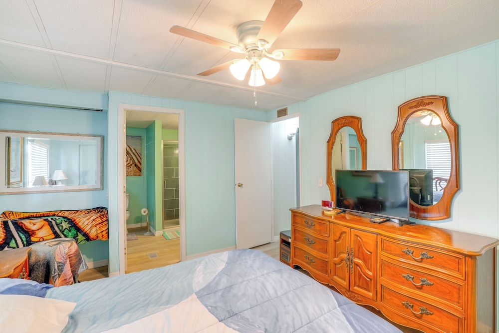 Boat & Fish: Canal-front Home on River