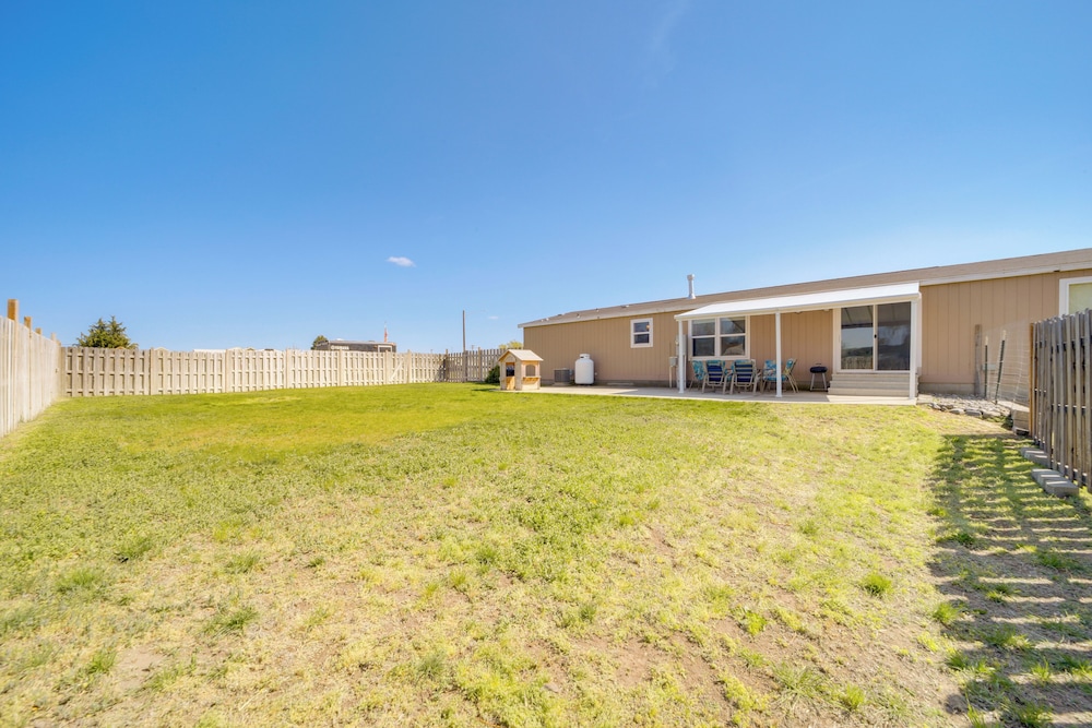 1 Mi to Lake: Getaway w/ Patio in Coulee City!