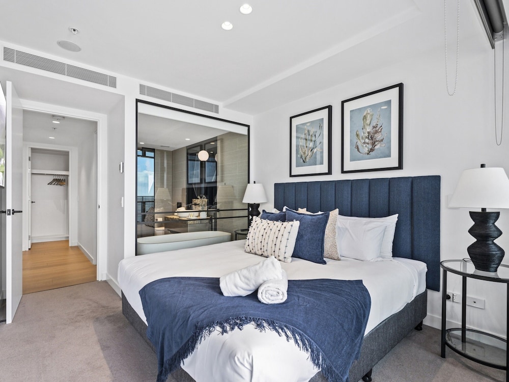 Luxury Beachfront 1-bed Apartment With Pool & Gym