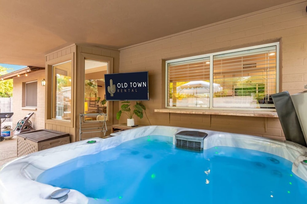 Greenway Oasis Heated Pool Spa Mural Putt Grn