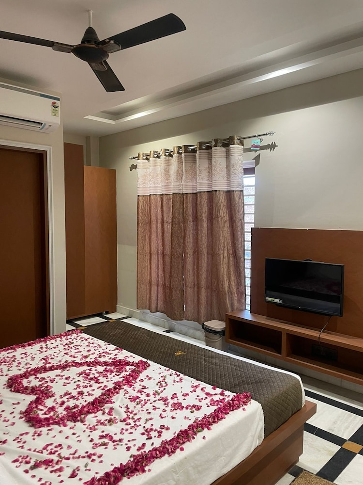 Shehnai Resorts