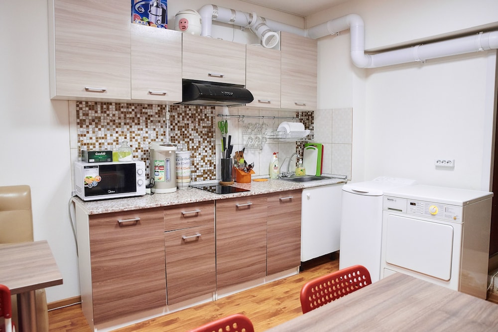 HotHos Hostel