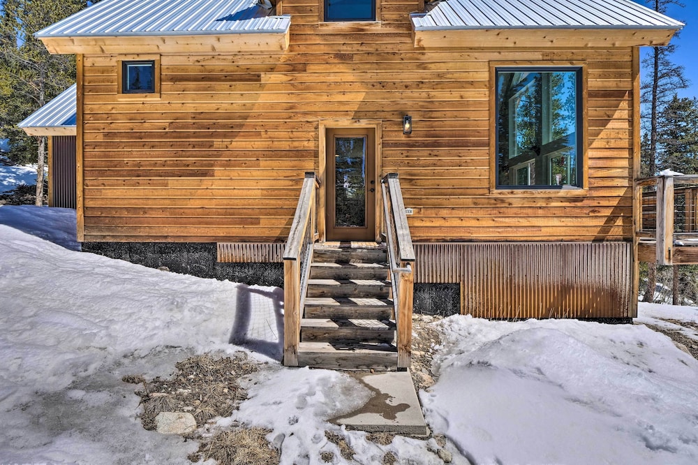 Private Deck: Secluded Fairplay Cabin