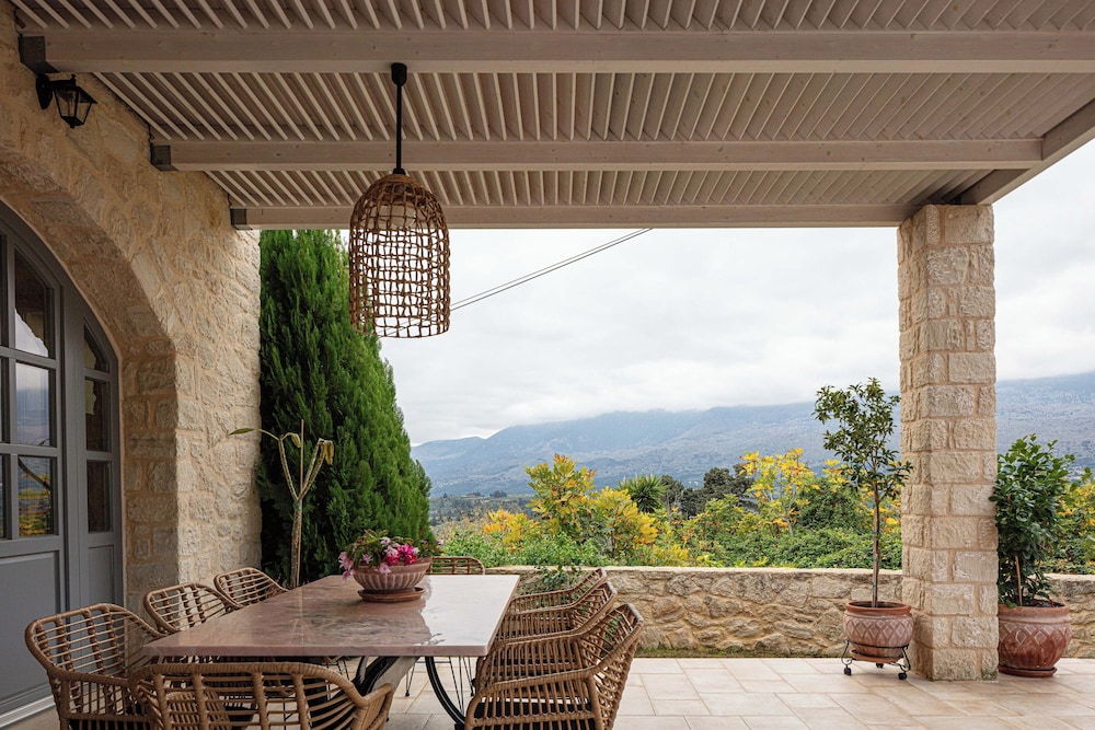 Artemis Apollonas Villa