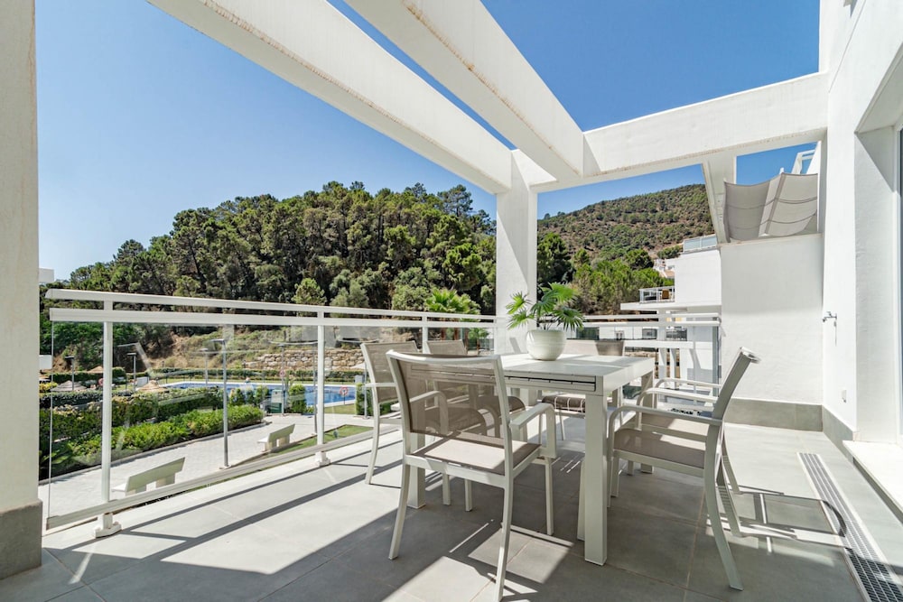 RI B2a- Relaxed Modern Flat in Benahavis