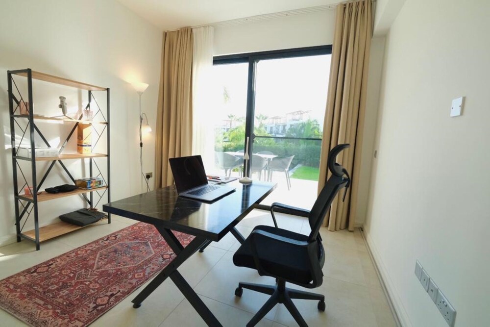 Gorgeous Seafront Villa in a Prime Resort