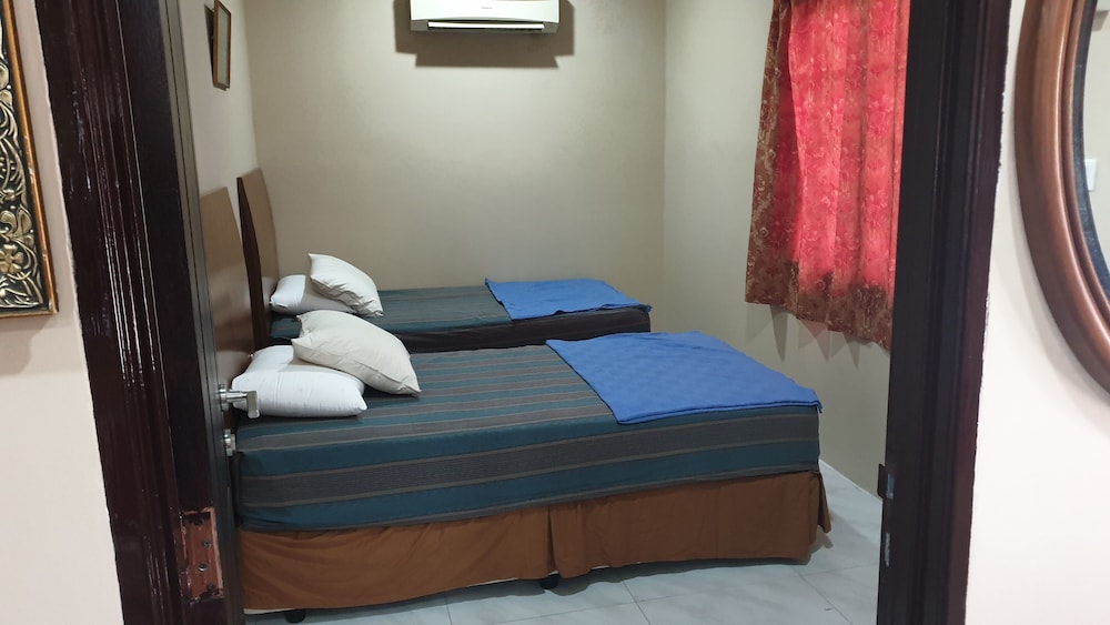4 Bedroom Bungalow With Private Pool photo 2
