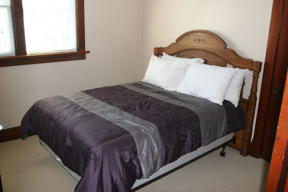 Eastwood Tourist Lodge