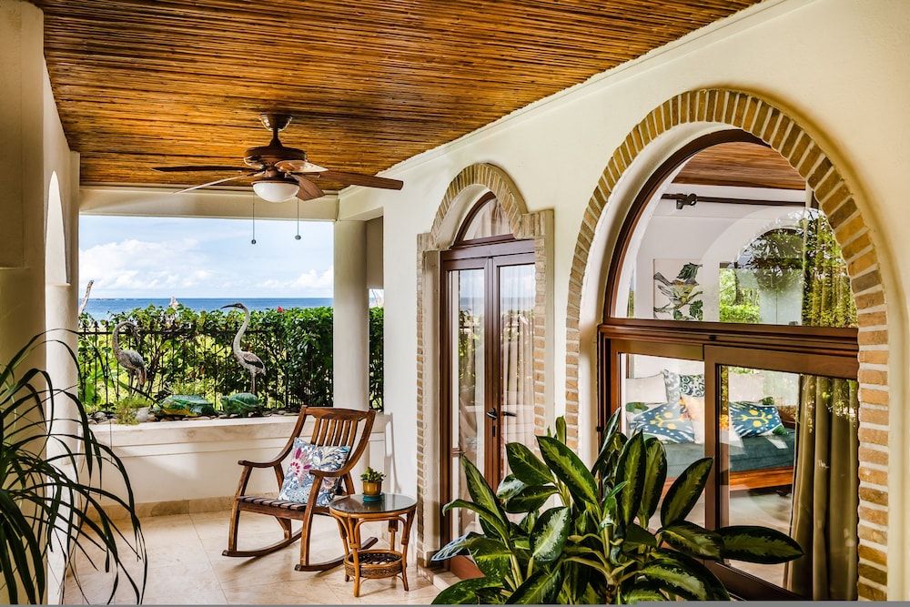 Luxury Beachfront 5 Bedroom Villa on Famous Beach