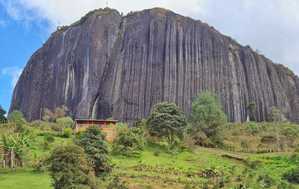 Descanso bajo la Piedra