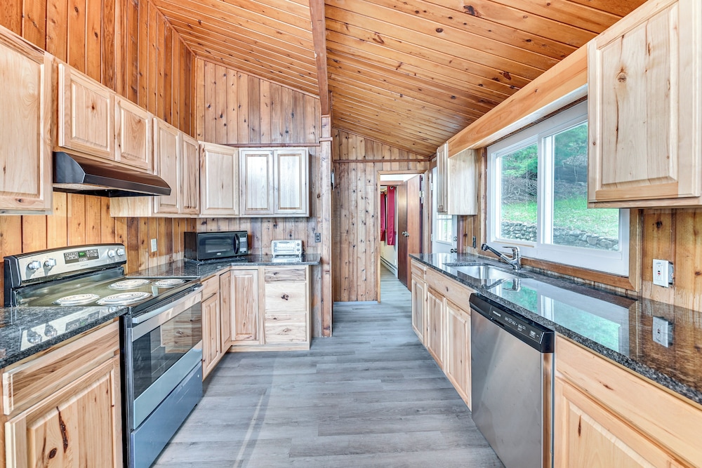 Lake-view Cabin w/ Furnished Deck in Hadley!