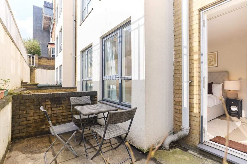 The Queen's Park Getaway - Adorable 2bdr Flat With Terrace