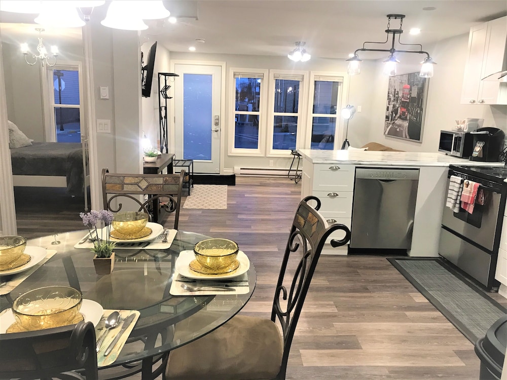 Esther's Place-Carleton Place Downtn Apt