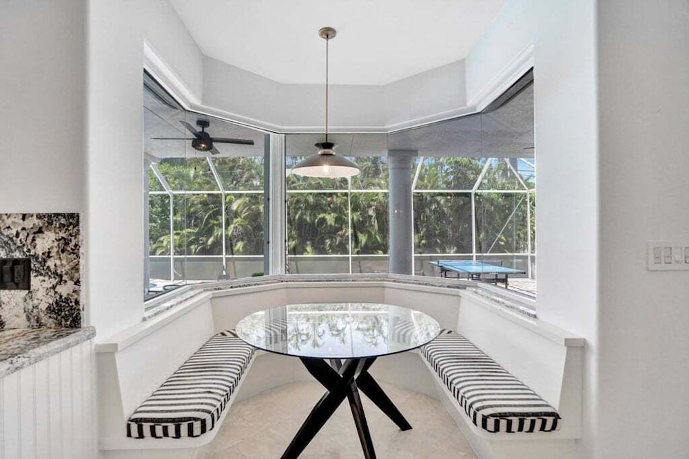 6br Elegant Hollywood Lakes Mansion W/ Pool & Spa 6 Bedroom Home
