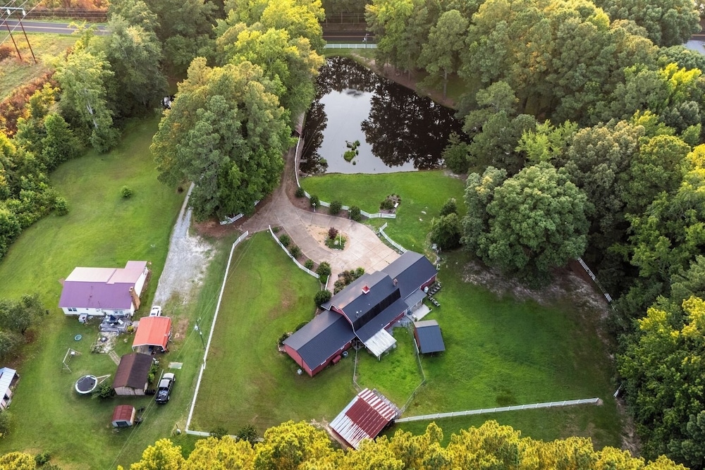 Pet-friendly 3BR Lake House Firepit & Pier