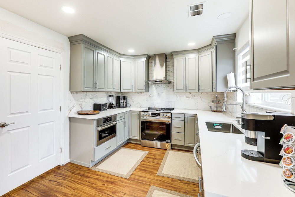 5 Mi to Cherry Creek State Park: Home w/ Yard!