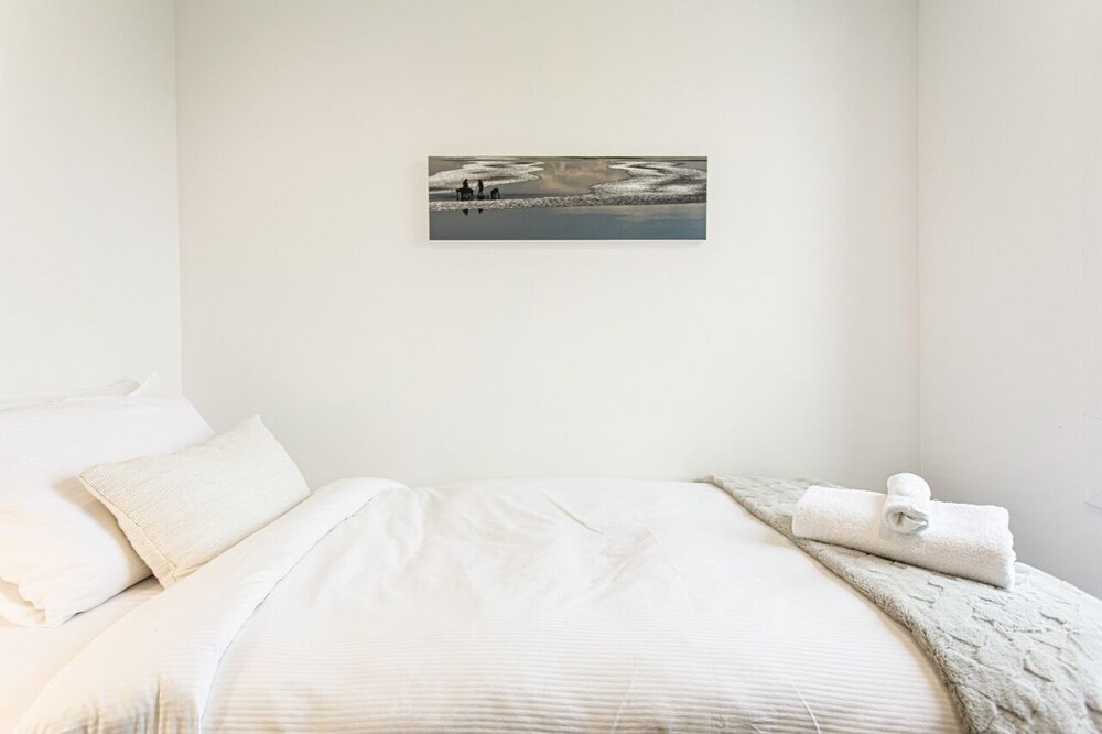 Modern 2BR in CBD - Zodiak Stays