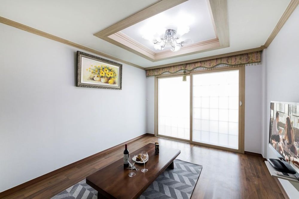 Geojedo Ocean View Dumo Mongdol Pension