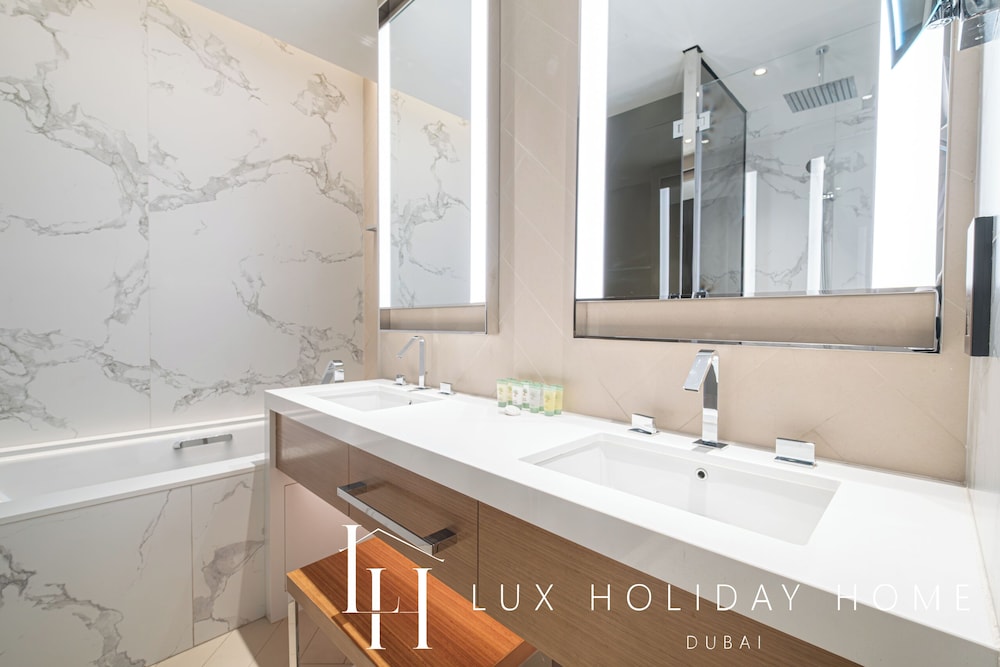 LUX The Address Opera Downtown Suite