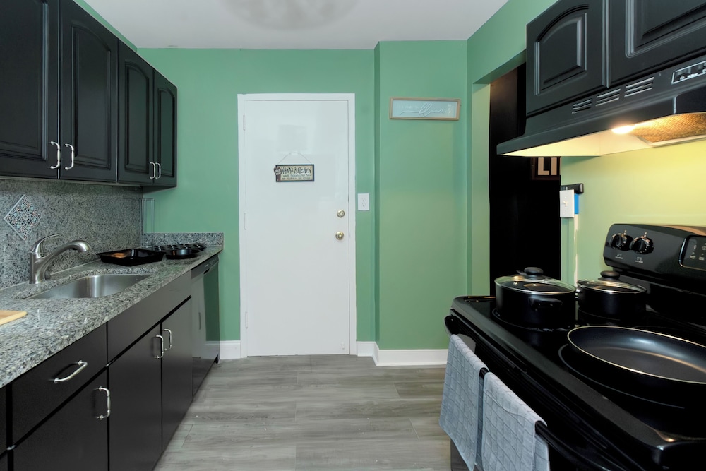 Spacious 3BR Condo in DTWN