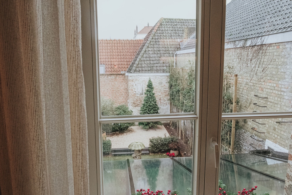 The Burgundy - Boutique B&B