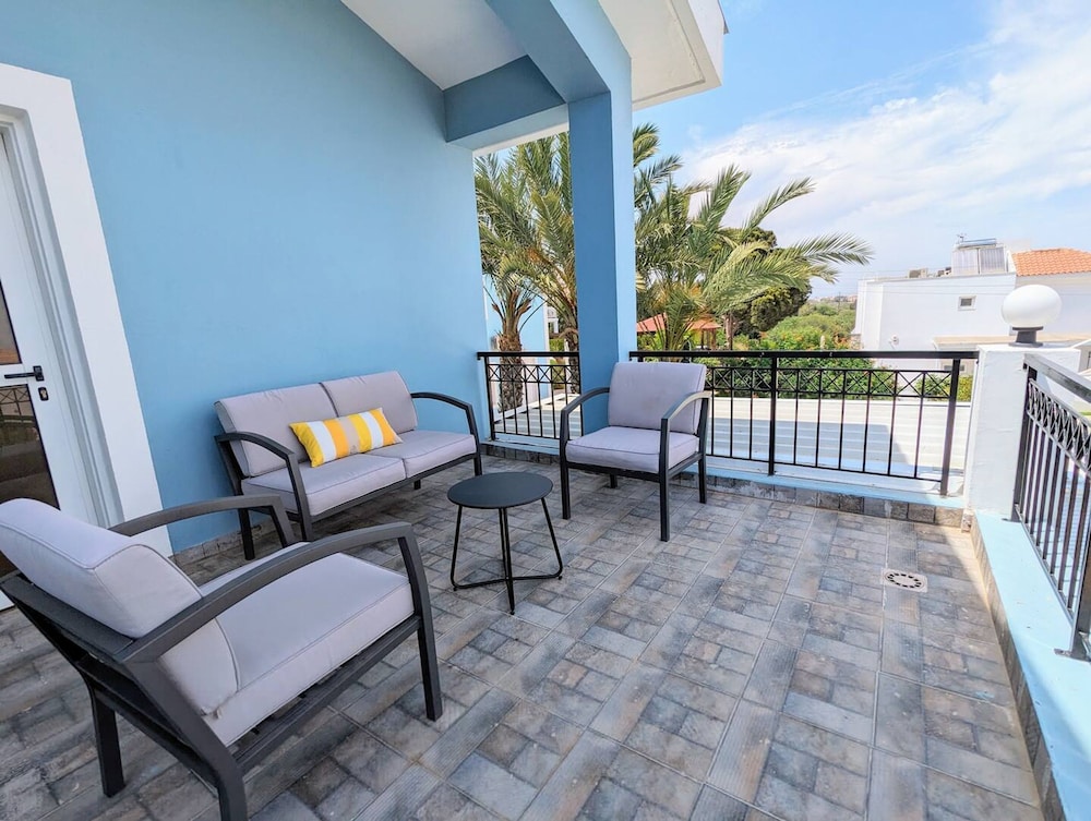 Blue Estia Villa - Pool Wifi Summer Breeze
