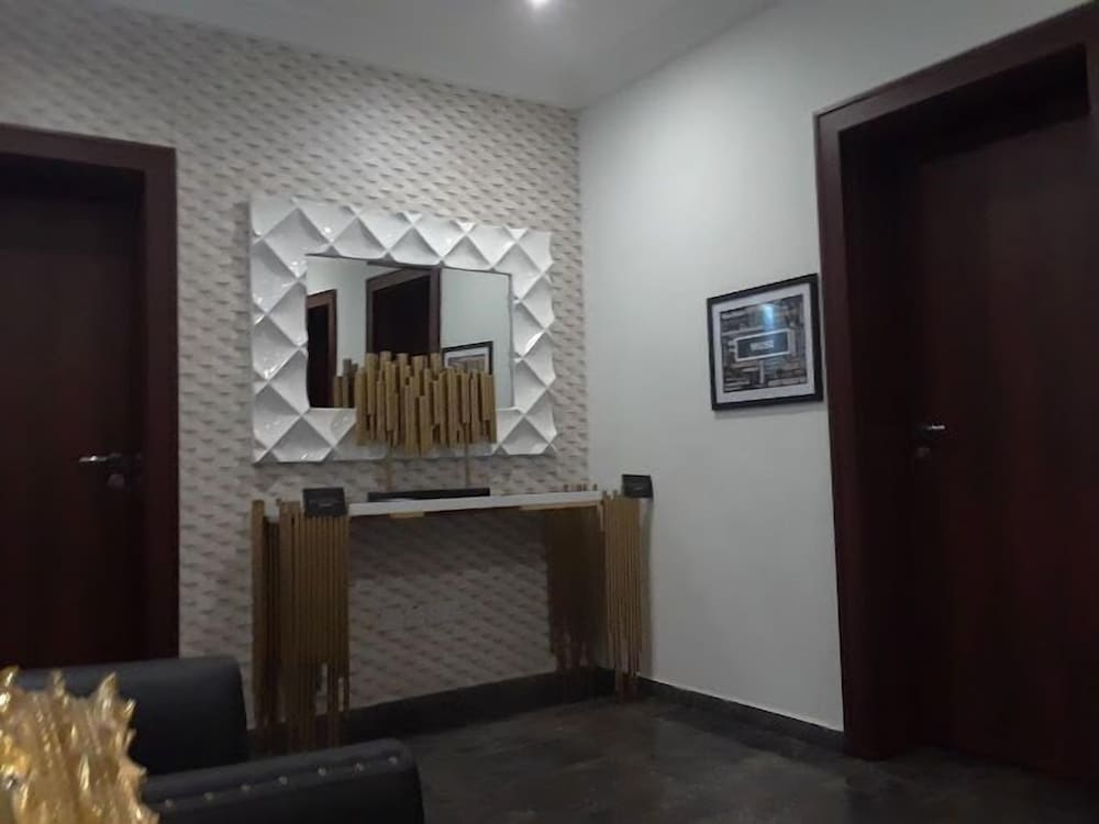 Westnite Apartment