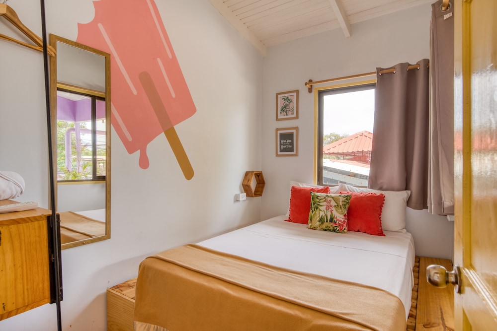 Selina Jaco - Hostel