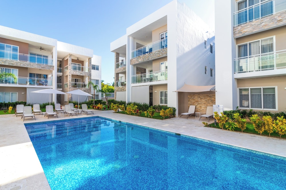 Modern 2BR Apartment - Paseo del Mar