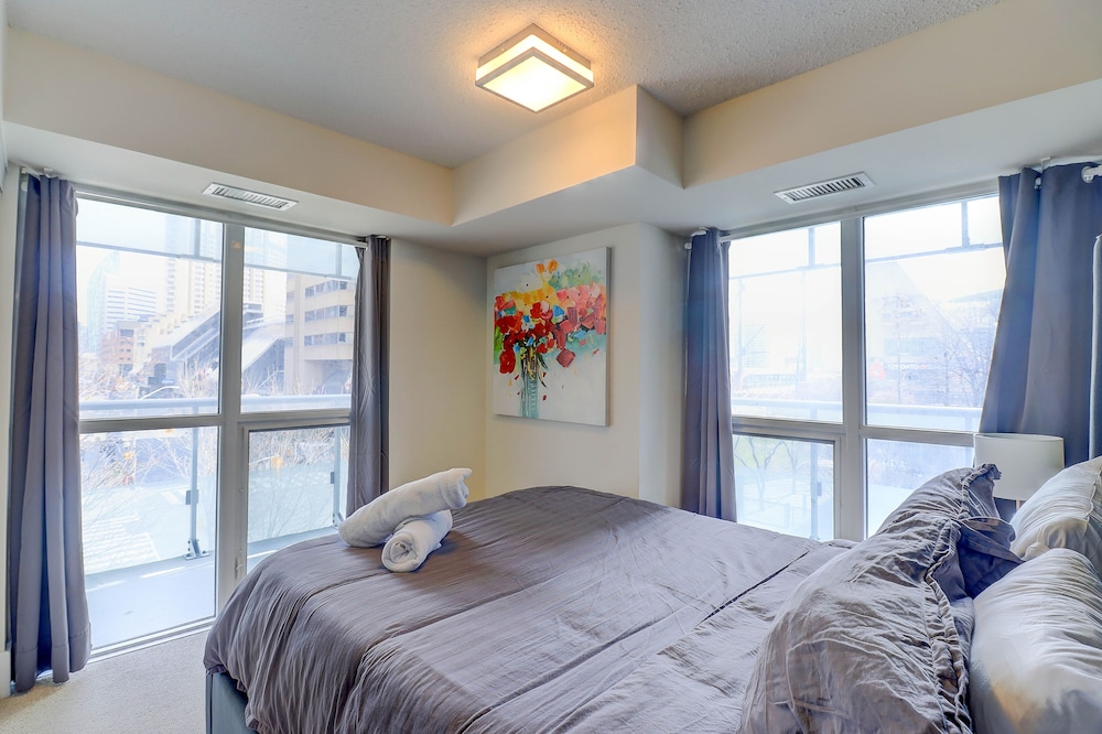 PlanURstay  - 300 Front Street West - Image 4