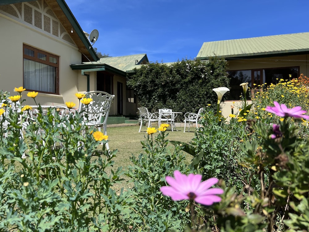 Tea Bush Hotel - Nuwara Eliya