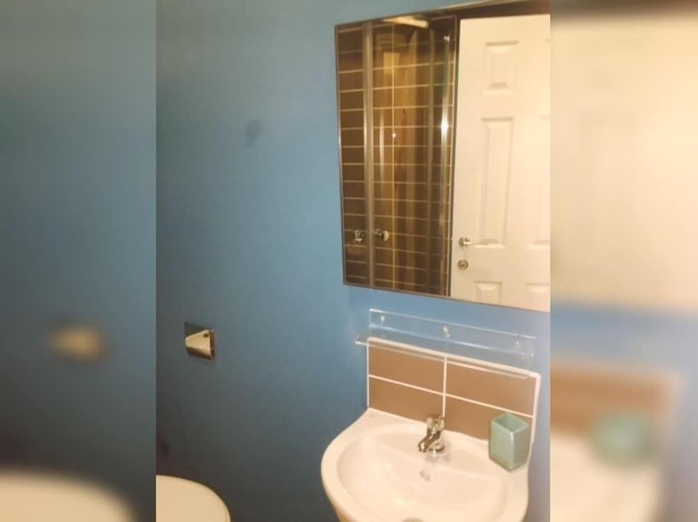 Stoke-on-trent Vacations - Town House  Balliol St - Property Image 9