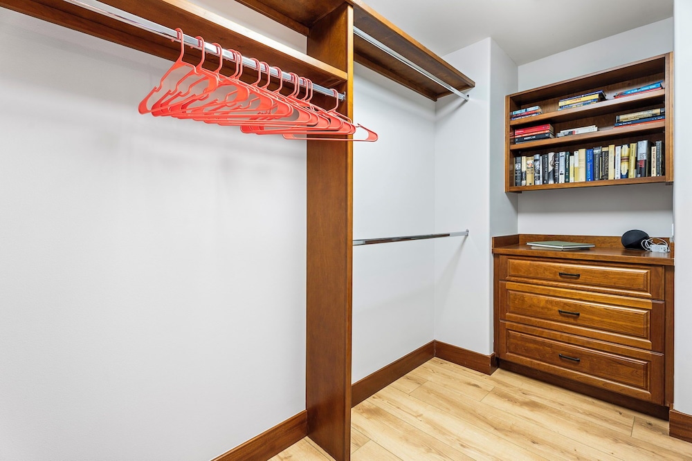 Close to Beaches & Restaurants - Spacious Townhome - Concierge Incl- Vrkcv
