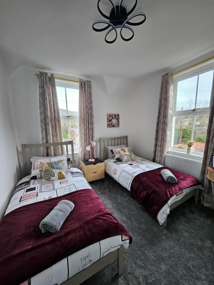 Llangollen Retreat With Stunning Views of the Castle
