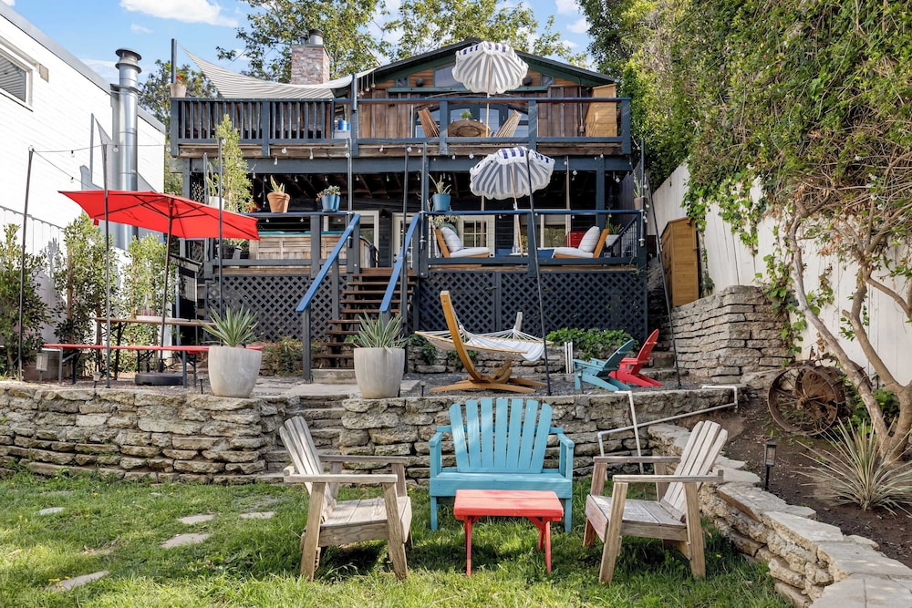 Chic LA Hideaway w/ Soaking Tub, Firepit Lounge & Tranquil Backyard