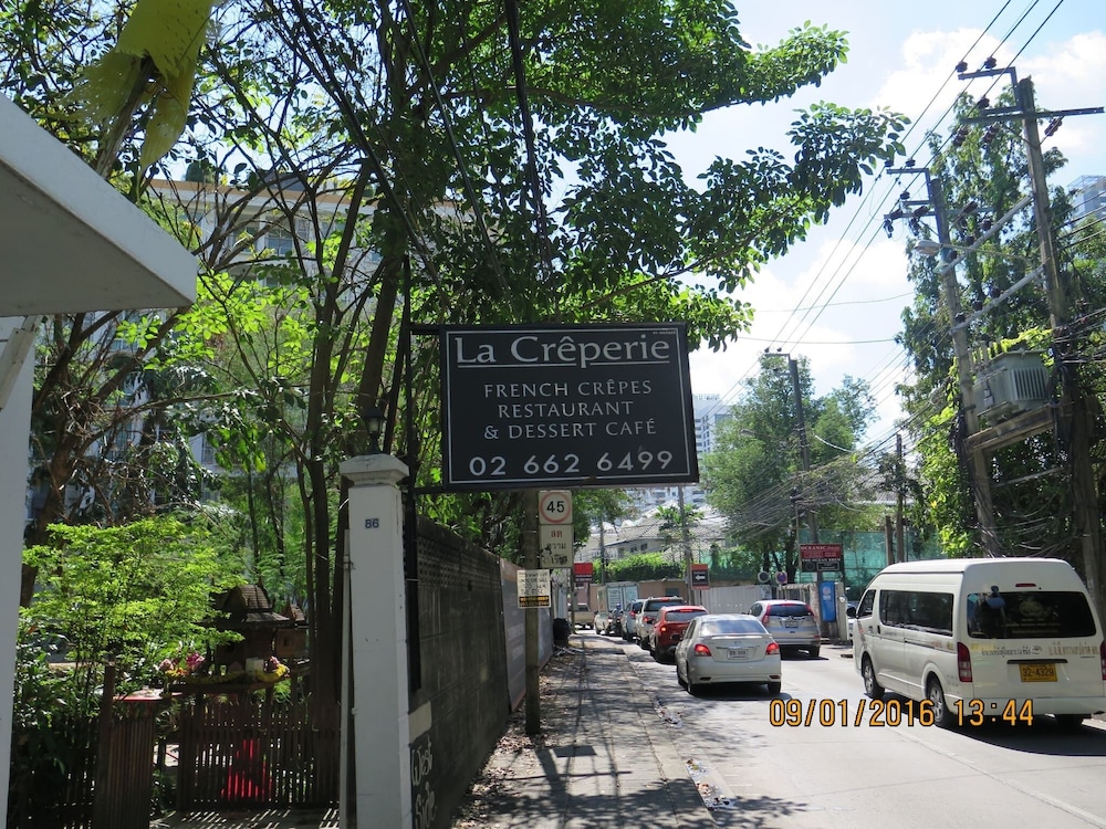 S39- 1 Bedroom Downtown Apt With Balcony and Pool