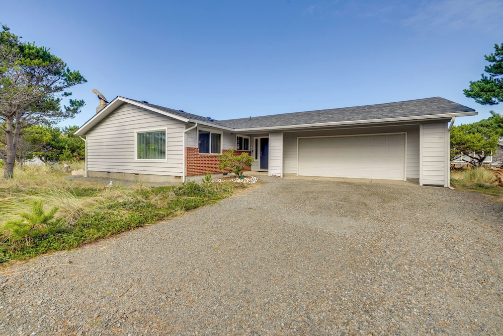 1/8 Mi to Neskowin Beach! Cozy Oregon Coast Home