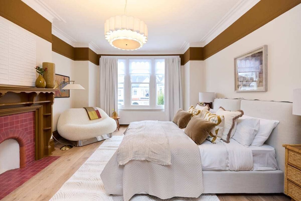 The Rosebery Retreat - Inviting 4bdr With Garden
