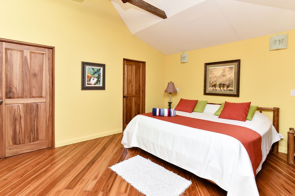 Monos Locos - Portasol Vacation Rental