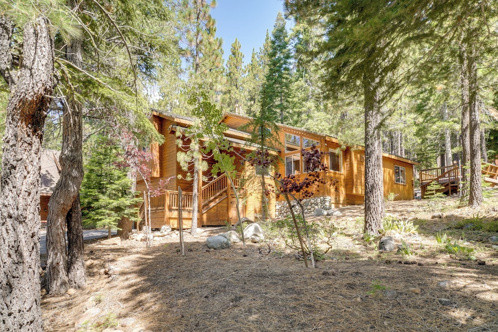 Near Ski Resorts & Trails: Truckee Home w/ Hot Tub