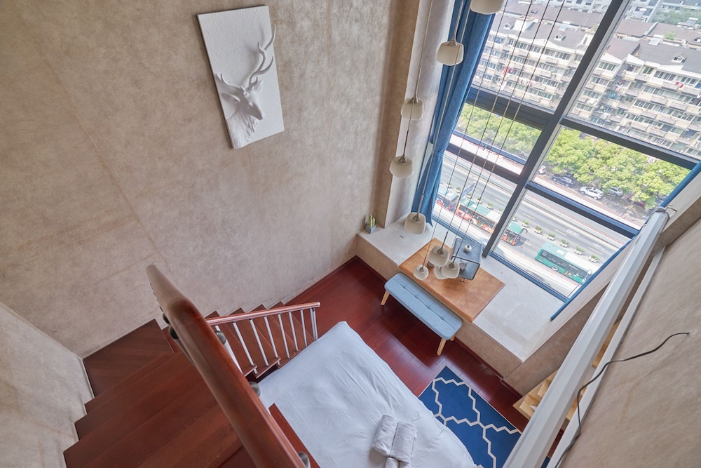 Summer Flower Apartment