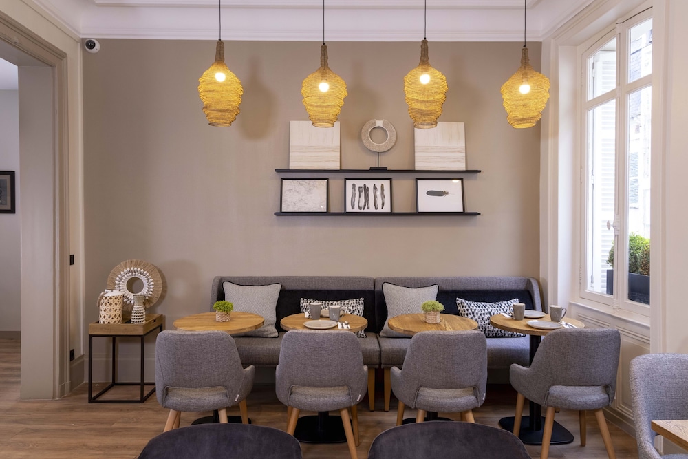 Apanemia Rooms